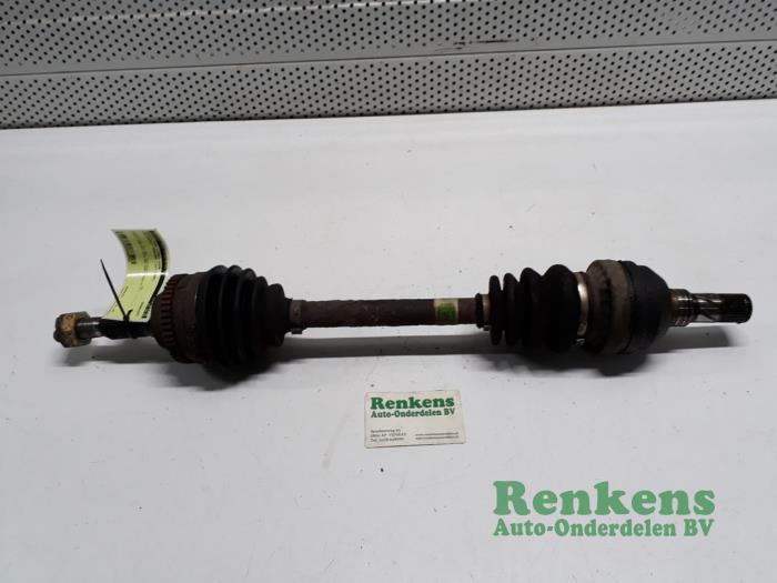 Gebruikte Aandrijfas links-voor Chevrolet Nubira (J200) 1.6 16V Prijs € 40,00 Margeregeling aangeboden door Renkens Auto-Onderdelen B.V.