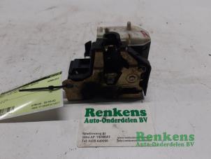 Gebruikte Portierslot Mechaniek 2deurs rechts Renault Clio II (BB/CB) 1.2 16V Prijs € 25,00 Margeregeling aangeboden door Renkens Auto-Onderdelen B.V.