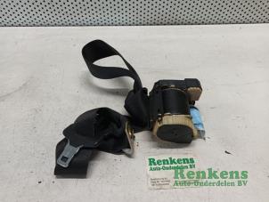 Gebruikte Veiligheidsgordel links-achter Mercedes C Combi (S203) 2.0 C-180 16V Prijs € 25,00 Margeregeling aangeboden door Renkens Auto-Onderdelen B.V.