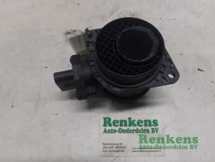 Gebruikte Luchtmassameter Volkswagen Caddy III (2KA,2KH,2CA,2CH) 1.9 TDI Prijs € 20,00 Margeregeling aangeboden door Renkens Auto-Onderdelen B.V.