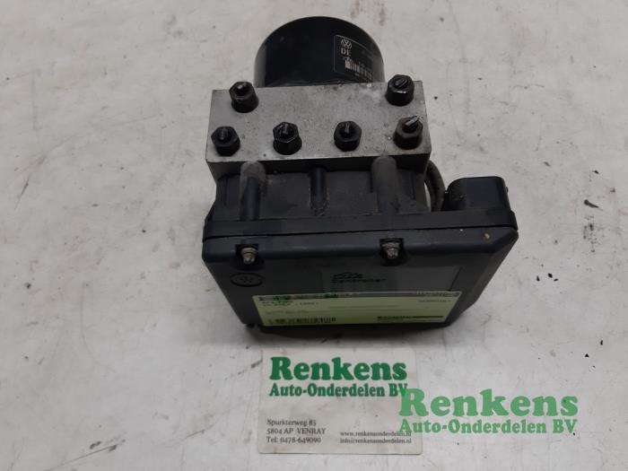 Gebruikte ABS Pomp Volkswagen Polo III (6N1) 1.4i 60 Prijs € 50,00 Margeregeling aangeboden door Renkens Auto-Onderdelen B.V.
