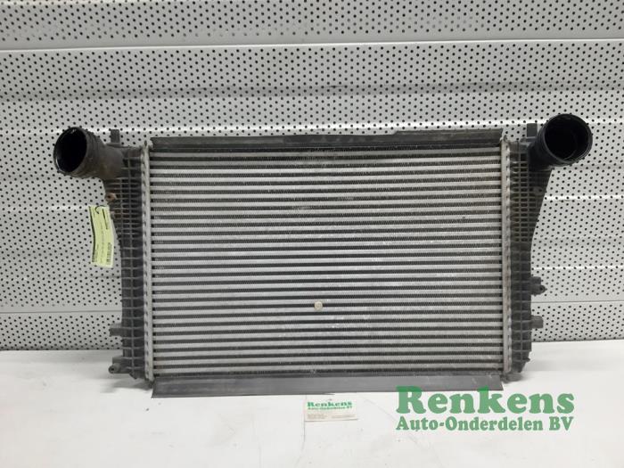 Gebruikte Intercooler Volkswagen Passat Variant (3C5) 2.0 TDI 16V 140 Prijs € 50,00 Margeregeling aangeboden door Renkens Auto-Onderdelen B.V.