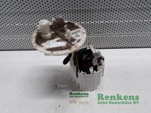 Gebruikte Benzinepomp Opel Astra J (PC6/PD6/PE6/PF6) 1.4 16V ecoFLEX Prijs € 50,00 Margeregeling aangeboden door Renkens Auto-Onderdelen B.V.