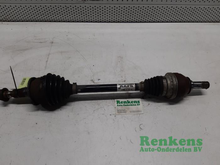 Gebruikte Steekas links-voor Opel Astra J (PC6/PD6/PE6/PF6) 1.4 16V ecoFLEX Prijs € 40,00 Margeregeling aangeboden door Renkens Auto-Onderdelen B.V.