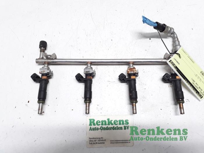 Gebruikte Injector brug Opel Astra H (L48) 1.8 16V Prijs € 50,00 Margeregeling aangeboden door Renkens Auto-Onderdelen B.V.