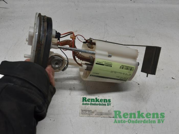 Gebruikte Benzinepomp Volkswagen Fox (5Z) 1.2 Prijs € 35,00 Margeregeling aangeboden door Renkens Auto-Onderdelen B.V.