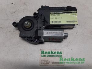 Gebruikte Portierruitmotor Volkswagen Touareg (7LA/7L6) 3.0 TDI V6 24V Prijs € 30,00 Margeregeling aangeboden door Renkens Auto-Onderdelen B.V.