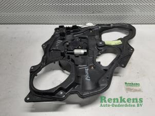 Gebruikte Ruitmechaniek 4Deurs rechts-achter Mazda 3 (BK12) 1.6 CiTD 16V Prijs € 35,00 Margeregeling aangeboden door Renkens Auto-Onderdelen B.V.