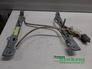 Gebruikte Ruitmechaniek 4Deurs rechts-voor Dodge Caliber 2.0 CRD 16V Prijs € 50,00 Margeregeling aangeboden door Renkens Auto-Onderdelen B.V.