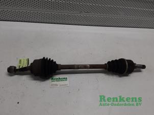 Gebruikte Aandrijfas links-voor Citroen C3 (FC/FL/FT) 1.1 Prijs € 42,35 Inclusief btw aangeboden door Renkens Auto-Onderdelen B.V.