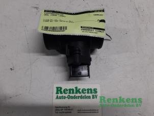 Gebruikte Luchtmassameter Opel Corsa C (F08/68) 1.0 12V Twin Port Prijs € 20,00 Margeregeling aangeboden door Renkens Auto-Onderdelen B.V.