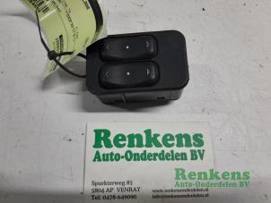 Gebruikte Schakelaar Elektrisch Raam Opel Meriva 1.6 Prijs € 20,00 Margeregeling aangeboden door Renkens Auto-Onderdelen B.V.