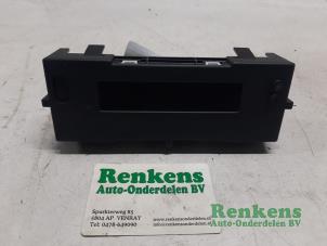 Gebruikte Display Interieur Renault Clio III (BR/CR) 1.5 dCi 70 Prijs € 20,00 Margeregeling aangeboden door Renkens Auto-Onderdelen B.V.