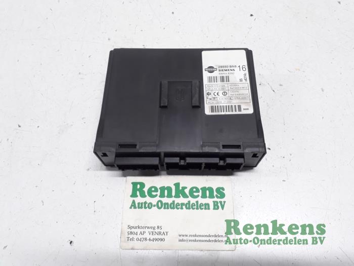 Computer Body Control van een Nissan Almera Tino (V10M) 1.8 16V 2004