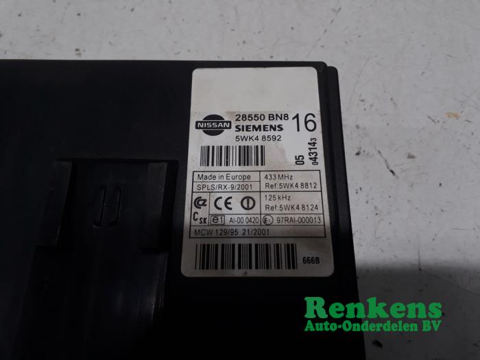 Computer Body Control van een Nissan Almera Tino (V10M) 1.8 16V 2004