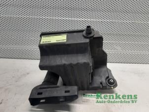 Gebruikte Luchtfilterhuis Mercedes A (W169) 1.7 A-180 Prijs € 40,00 Margeregeling aangeboden door Renkens Auto-Onderdelen B.V.