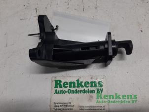 Gebruikte Diversen Mercedes A (W169) 1.7 A-180 Prijs € 15,00 Margeregeling aangeboden door Renkens Auto-Onderdelen B.V.