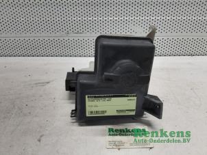 Gebruikte Ruitensproeiertank voor Hyundai Getz 1.1i 12V Prijs € 25,00 Margeregeling aangeboden door Renkens Auto-Onderdelen B.V.