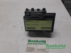 Gebruikte ABS Pomp Renault Modus/Grand Modus (JP) 1.4 16V Prijs € 50,00 Margeregeling aangeboden door Renkens Auto-Onderdelen B.V.