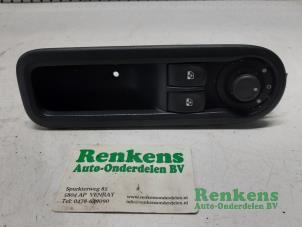 Gebruikte Raam schakelaar elektrisch Renault Clio III (BR/CR) 1.5 dCi FAP Prijs € 20,00 Margeregeling aangeboden door Renkens Auto-Onderdelen B.V.