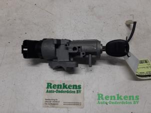 Gebruikte Sleutel + Contactslot Chevrolet Tacuma 2.0 16V Prijs € 50,00 Margeregeling aangeboden door Renkens Auto-Onderdelen B.V.