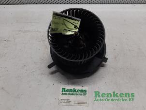 Gebruikte Kachel Ventilatiemotor Volkswagen Caddy III (2KA,2KH,2CA,2CH) 1.9 TDI Prijs € 35,00 Margeregeling aangeboden door Renkens Auto-Onderdelen B.V.
