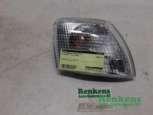 Gebruikte Pinker rechts Volkswagen Passat Variant (3B5) 1.9 TDI 115 Prijs € 10,00 Margeregeling aangeboden door Renkens Auto-Onderdelen B.V.