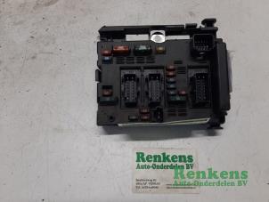 Gebruikte Zekeringkast Peugeot 307 SW (3H) 2.0 16V Prijs € 30,00 Margeregeling aangeboden door Renkens Auto-Onderdelen B.V.