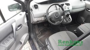 Gebruikte Servo Elektrisch Renault Grand Scénic II (JM) 2.0 16V Prijs € 150,00 Margeregeling aangeboden door Renkens Auto-Onderdelen B.V.