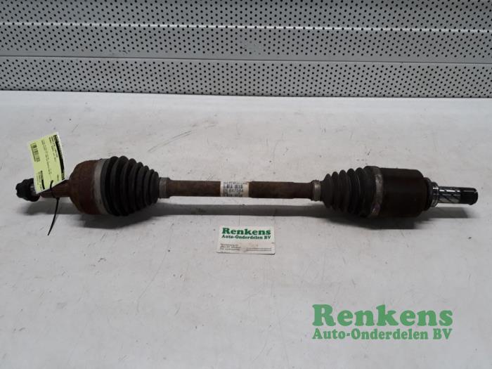 Gebruikte Steekas links-voor Renault Scénic III (JZ) 1.5 dCi 105 Prijs € 50,00 Margeregeling aangeboden door Renkens Auto-Onderdelen B.V.