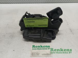Gebruikte Deurslot Mechaniek 4Deurs links-achter Volkswagen Touran (5T1) 2.0 TDI 150 Prijs € 50,00 Margeregeling aangeboden door Renkens Auto-Onderdelen B.V.