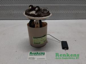 Gebruikte Benzinepomp Renault Twingo (C06) 1.2 Prijs € 35,00 Margeregeling aangeboden door Renkens Auto-Onderdelen B.V.