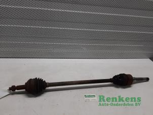 Gebruikte Aandrijfas rechts-voor Chrysler Voyager/Grand Voyager (RG/RS) 2.8 CRD 16V Autom. Prijs € 40,00 Margeregeling aangeboden door Renkens Auto-Onderdelen B.V.