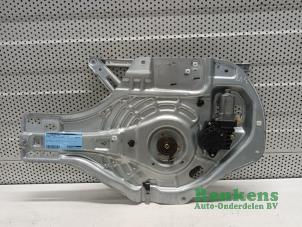Gebruikte Ruitmechaniek 4Deurs links-voor Hyundai Tucson (JM) 2.0 CRDi VGT 16V 4x2 Prijs € 35,00 Margeregeling aangeboden door Renkens Auto-Onderdelen B.V.