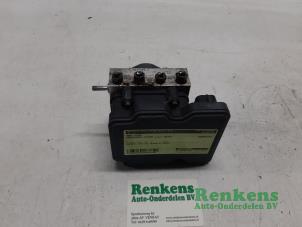 Gebruikte ABS Pomp Mercedes Citan (415.6) 1.5 109 CDI Prijs € 90,00 Margeregeling aangeboden door Renkens Auto-Onderdelen B.V.