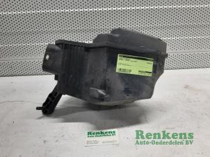 Gebruikte Luchtfilterhuis Renault Twingo III (AH) 1.0 SCe 70 12V Prijs € 35,00 Margeregeling aangeboden door Renkens Auto-Onderdelen B.V.