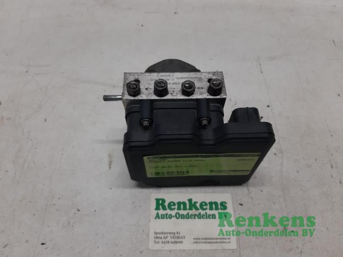 Gebruikte ABS Pomp Renault Twingo III (AH) 1.0 SCe 70 12V Prijs € 100,00 Margeregeling aangeboden door Renkens Auto-Onderdelen B.V.