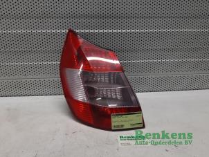 Gebruikte Achterlicht links Renault Scénic II (JM) 1.6 16V Prijs € 25,00 Margeregeling aangeboden door Renkens Auto-Onderdelen B.V.