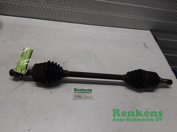 Gebruikte Steekas links-voor Fiat Grande Punto (199) 1.4 Prijs € 35,00 Margeregeling aangeboden door Renkens Auto-Onderdelen B.V.