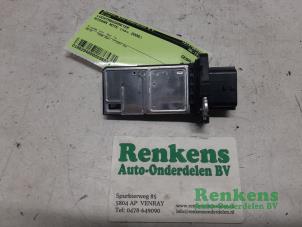 Gebruikte Luchtmassameter Nissan Note (E11) 1.6 16V Prijs € 20,00 Margeregeling aangeboden door Renkens Auto-Onderdelen B.V.