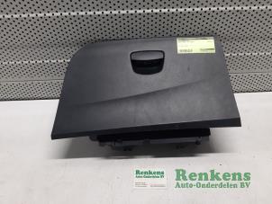 Gebruikte Dashboardkastje Seat Ibiza IV SC (6J1) 1.2 12V Prijs € 35,00 Margeregeling aangeboden door Renkens Auto-Onderdelen B.V.