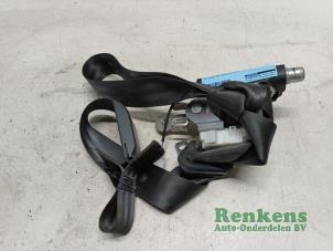 Gebruikte Veiligheidsgordel rechts-voor Renault Clio III (BR/CR) 1.6 16V Prijs € 25,00 Margeregeling aangeboden door Renkens Auto-Onderdelen B.V.