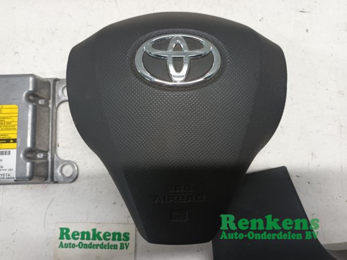 Airbag Set+Module van een Toyota Yaris II (P9) 1.33 16V Dual VVT-I 2009