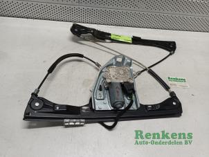 Gebruikte Ruitmechaniek 4Deurs links-voor Mercedes C Combi (S203) 2.2 C-200 CDI 16V Prijs € 35,00 Margeregeling aangeboden door Renkens Auto-Onderdelen B.V.