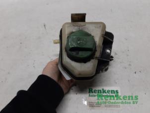 Gebruikte Stuurbekrachtiging Olie Reservoir Volkswagen Transporter/Caravelle T5 1.9 TDi Prijs € 15,00 Margeregeling aangeboden door Renkens Auto-Onderdelen B.V.