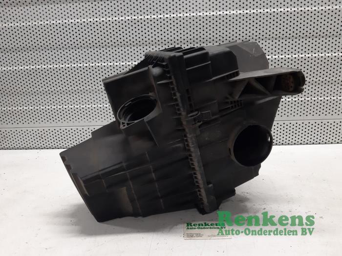Gebruikte Luchtfilterhuis Volkswagen Transporter/Caravelle T5 1.9 TDi Prijs € 50,00 Margeregeling aangeboden door Renkens Auto-Onderdelen B.V.