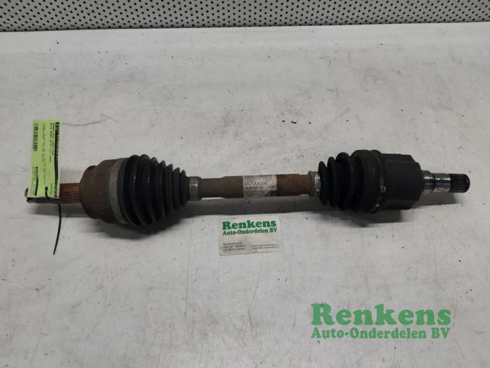 Gebruikte Steekas links-voor Alfa Romeo MiTo (955) 1.4 TB 16V Prijs € 50,00 Margeregeling aangeboden door Renkens Auto-Onderdelen B.V.