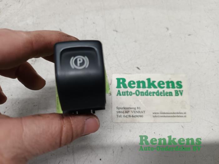Gebruikte Handrem schakelaar Opel Meriva (B) 1.3 CDTI 16V Prijs € 10,00 Margeregeling aangeboden door Renkens Auto-Onderdelen B.V.