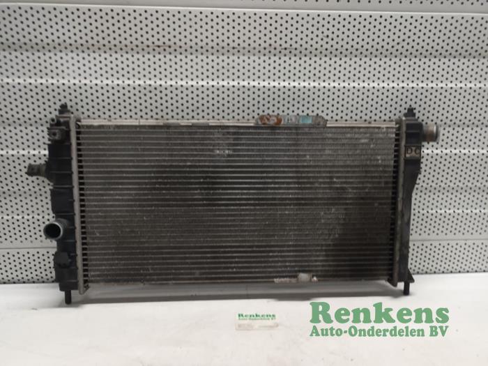 Gebruikte Radiateur Opel Kadett E (43B) 2.0i Edition Prijs € 40,00 Margeregeling aangeboden door Renkens Auto-Onderdelen B.V.