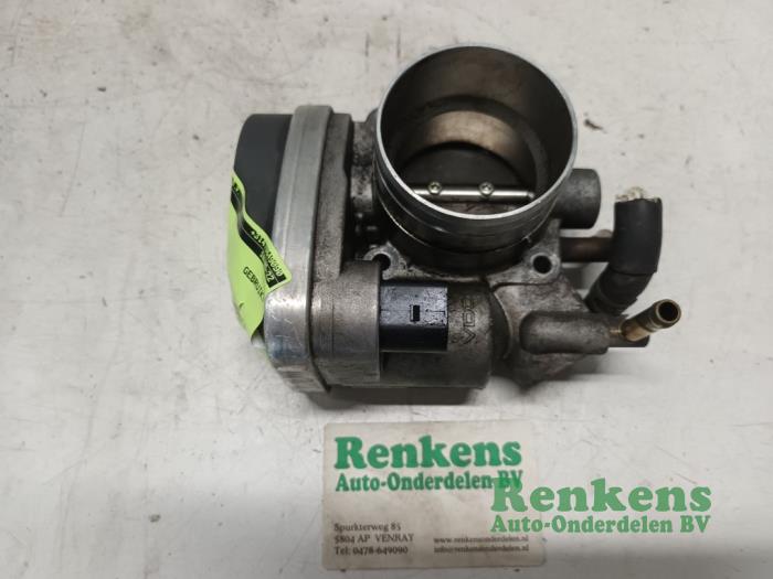 Gebruikte Gasklephuis Audi A3 (8L1) 1.6 Prijs € 45,00 Margeregeling aangeboden door Renkens Auto-Onderdelen B.V.
